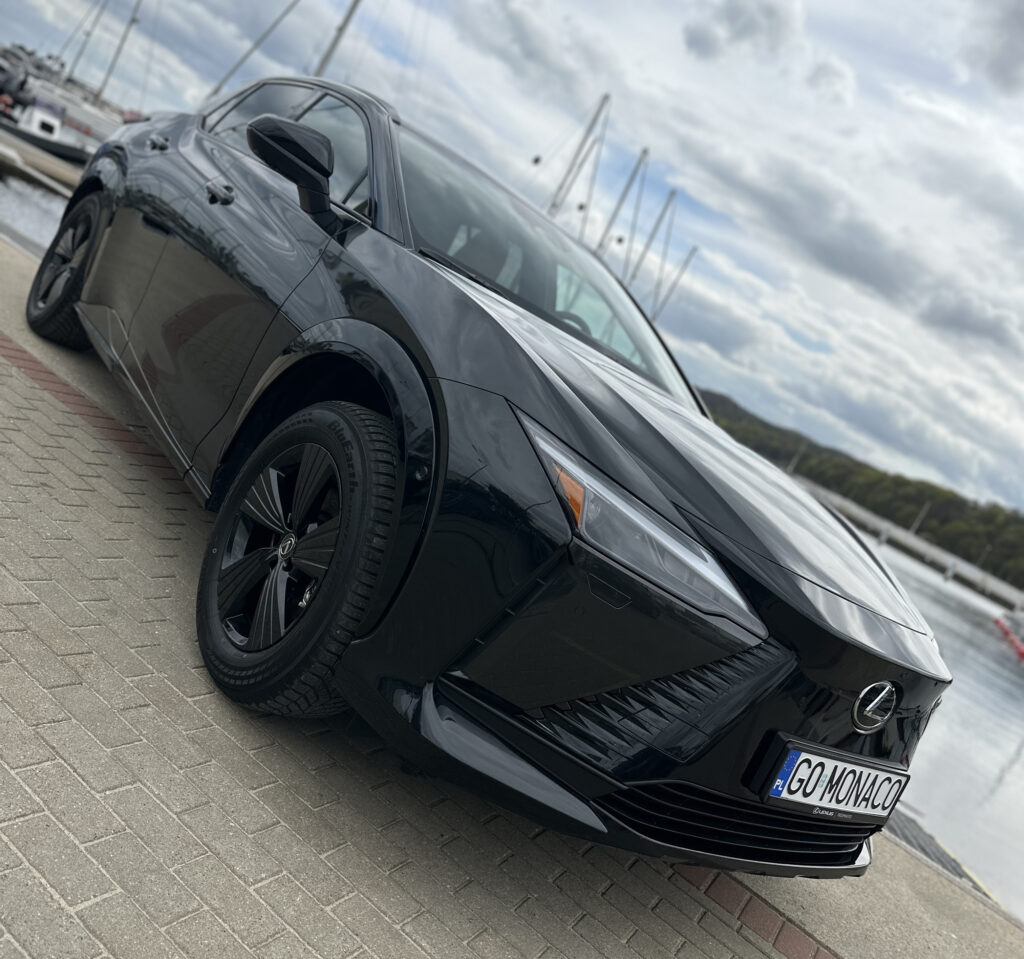 Lexus RZ450E