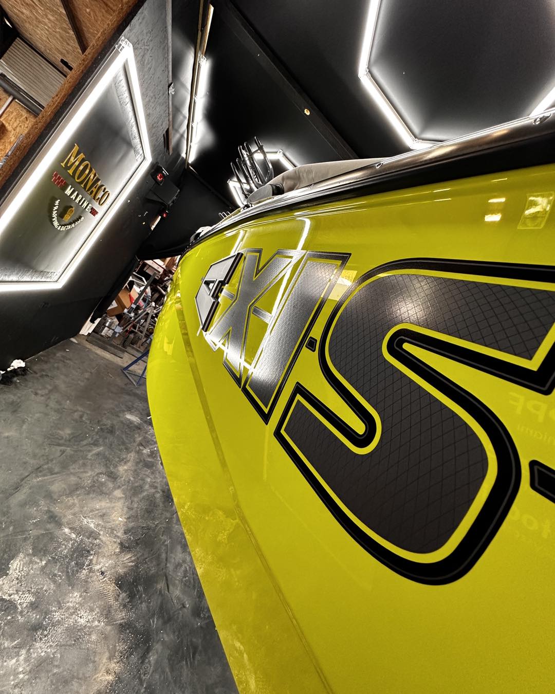 oklejanie łodzi - yacht wrapping