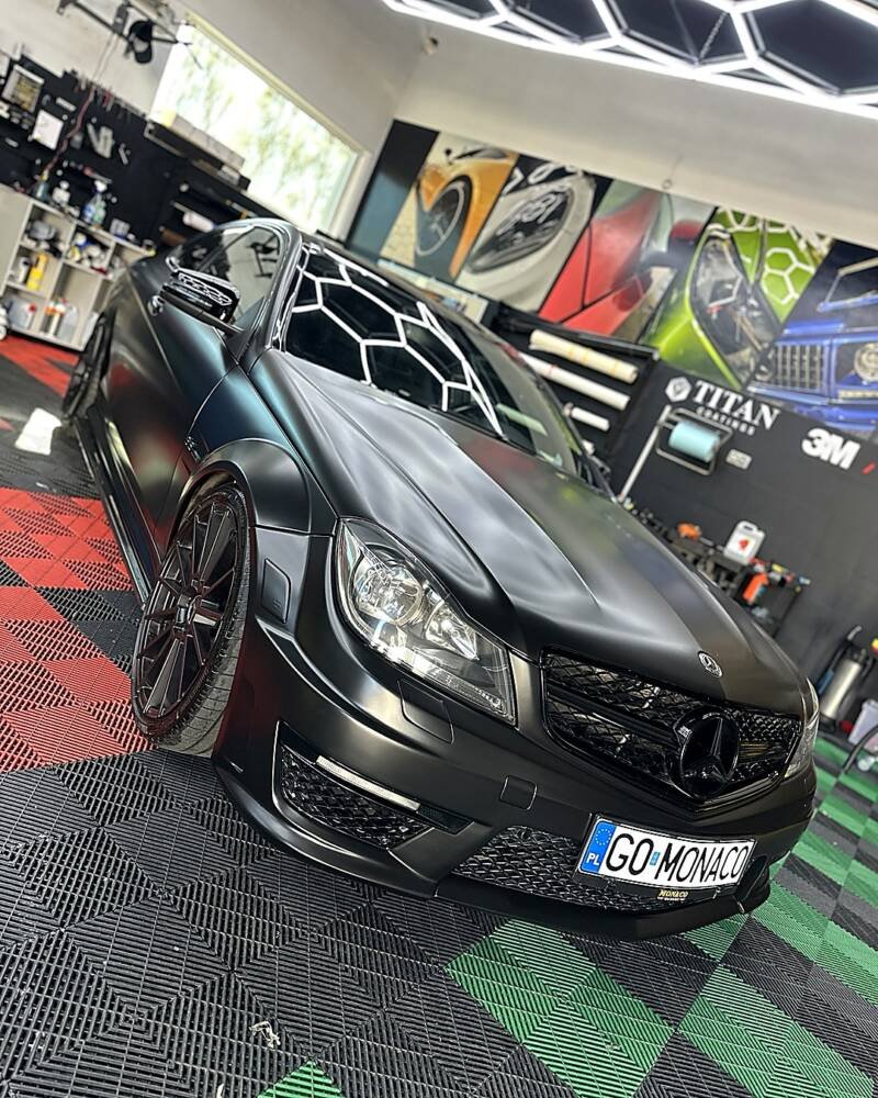 Mercedes C63 AMG